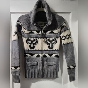 🌷Aritzia TNA "Sea to Sky" Cowichan-style zip-up cardigan in Grey🌷size: S